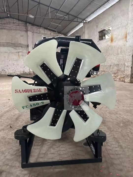 Двигатель Komatsu SAA6D125E-3 2 (1) Двигатель Komatsu SAA6D125E-3